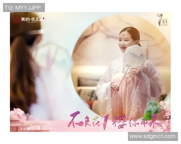 足球明星与女友共庆获奖时刻的温馨瞬间回顾