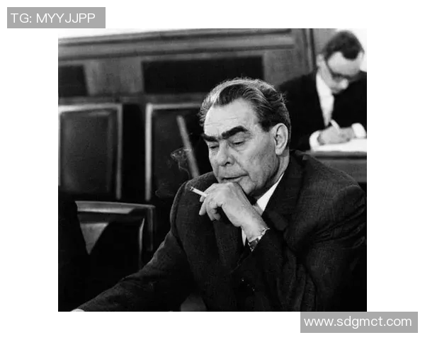 足球明星因伤退役的悲情瞬间与昔日辉煌对比图集 足球明星因伤退役的悲情瞬间与昔日辉煌对比图集